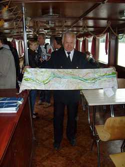Kapitan statku Maria prezentuje ornitologiczną mapę warszawskiej Wisły