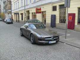Mercedes SLS na ul. Foksal w Warszawie