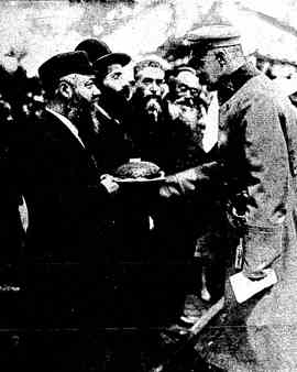 Marszałek Józef Piłsudski przyjmujący delegację żydowską