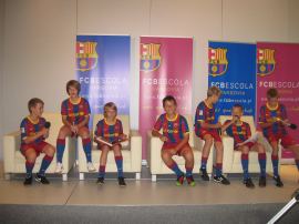 Młodzi piłkarze po konferencji