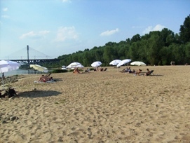 Plaża nad Wisłą przy stadionie Narodowym w Warszawie (fot. M. Pawlik)