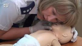 Jak ratować niemowlę - uczy warszawska policja