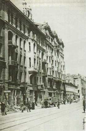 Marszałkowska 81 w 1945 r. Tu mieściła się pierwsza scena lewobrzeżnej Warszawy - Teatr Mały