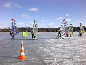 Drugi dzień Mistrzostw Polski w Windsurfingu Śnieżno Lodowym 2013 r
