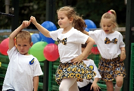 Nauka przez zabawę - Tańczą dzieci z Targówka