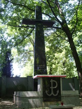Cmentarz Powstańców Warszawy - ołtarz