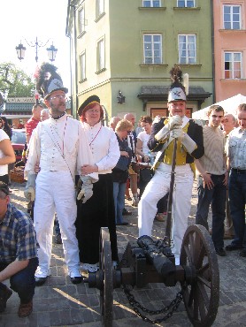 Ci artylerzyści strzelali 3 maja na placu Zamkowym.