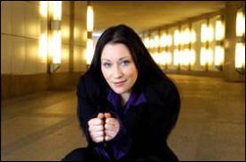 Holly Cole (Czuły barbarzyńca)