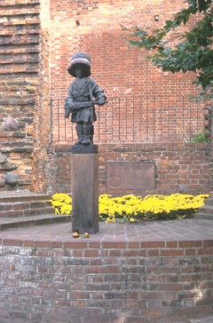 Pomnik małego powstańca (fot. Norbert Piwowarczyk)