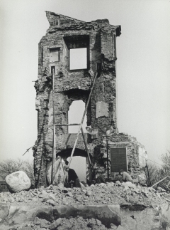 Jedyna pozostałość powojenna Zamku z oknem Żeromskiego (fot. Zygmunt Świątek)