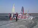 Windsurfing śnieżno-lodowy. - Pożegnanie zimy na Zalewie Zegrzyńskim.