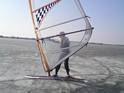 Windsurfing śnieżno-lodowy. - Pożegnanie zimy na Zalewie Zegrzyńskim.