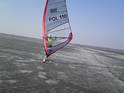 Windsurfing śnieżno-lodowy. - Pożegnanie zimy na Zalewie Zegrzyńskim.