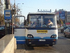 Parkowanie prywatnych przewoźników autobusowych w centrum Warszawy