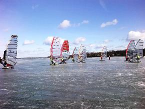 Drugi dzień Mistrzostw Polski w Windsurfingu Śnieżno Lodowym 2013 r